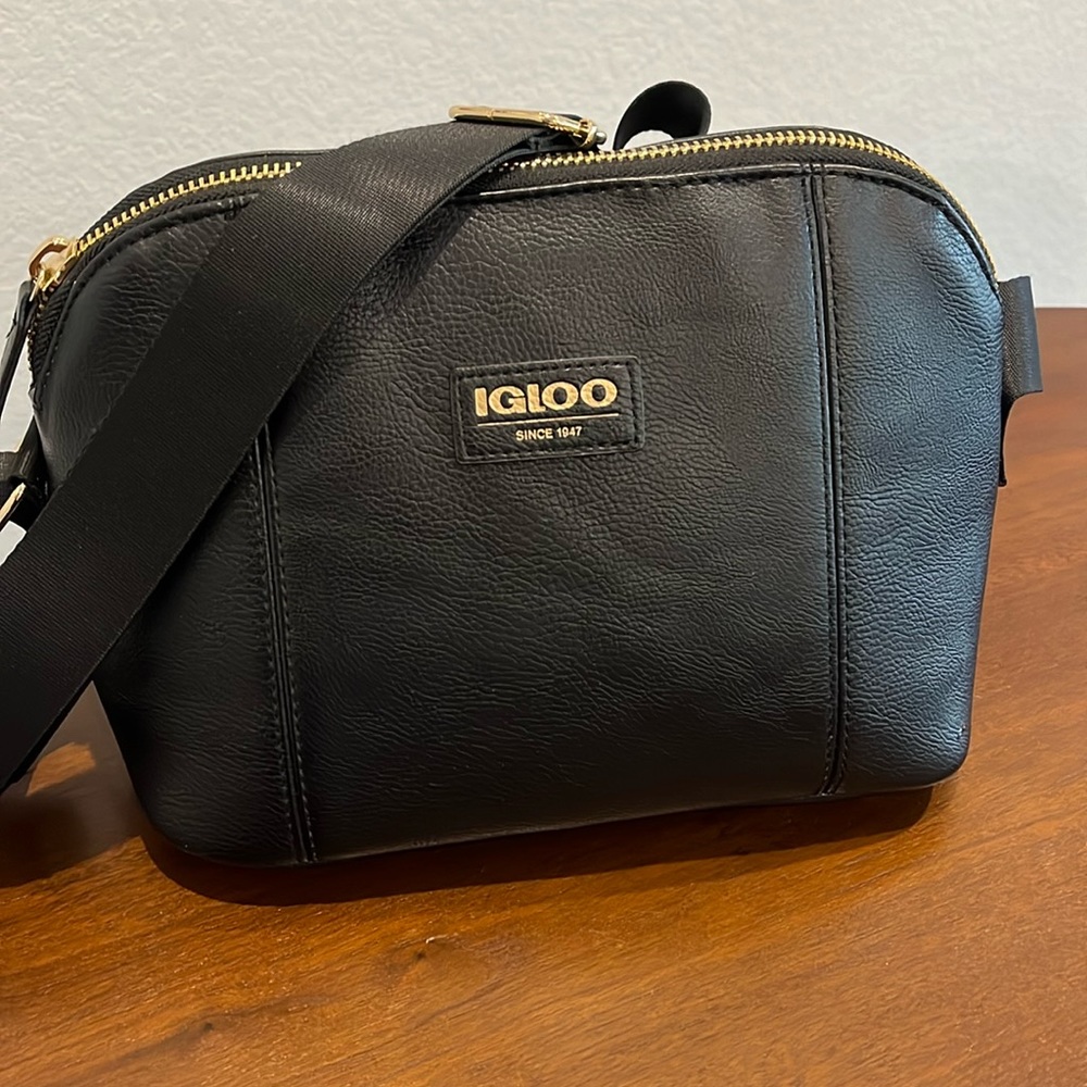 Igloo Luxe® Crossbody Cooler Bag